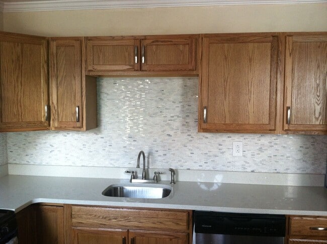 1916 Larkins Wy in Pittsburgh, PA - Building Photo - Building Photo