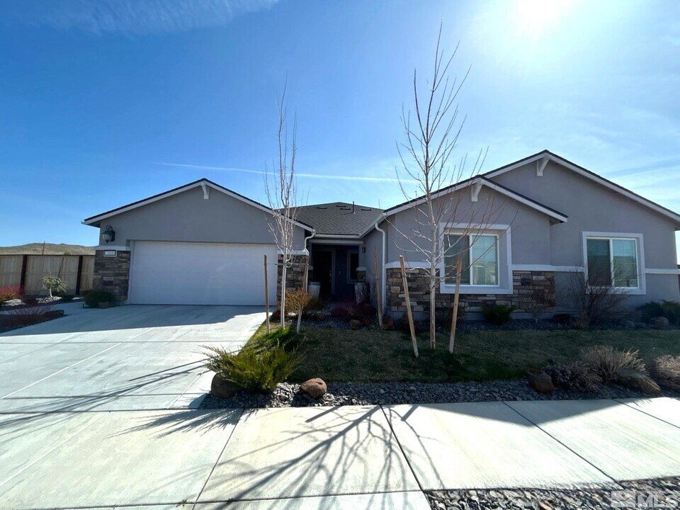7416 Hundred Acre Dr in Reno, NV - Building Photo