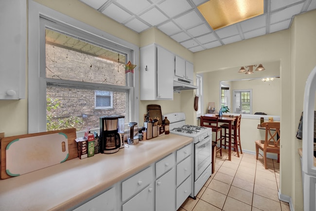 2303 Ridge Ave in Evanston, IL - Building Photo - Building Photo