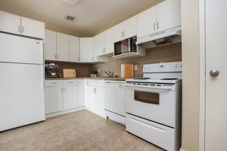 1205 Grant Ave in Winnipeg, MB - Building Photo - Building Photo