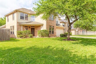 4815 Schiller Park Ln in Sugar Land, TX - Foto de edificio - Building Photo