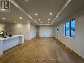 2980 King George's Park Dr in Thunder Bay, ON - Building Photo - Building Photo