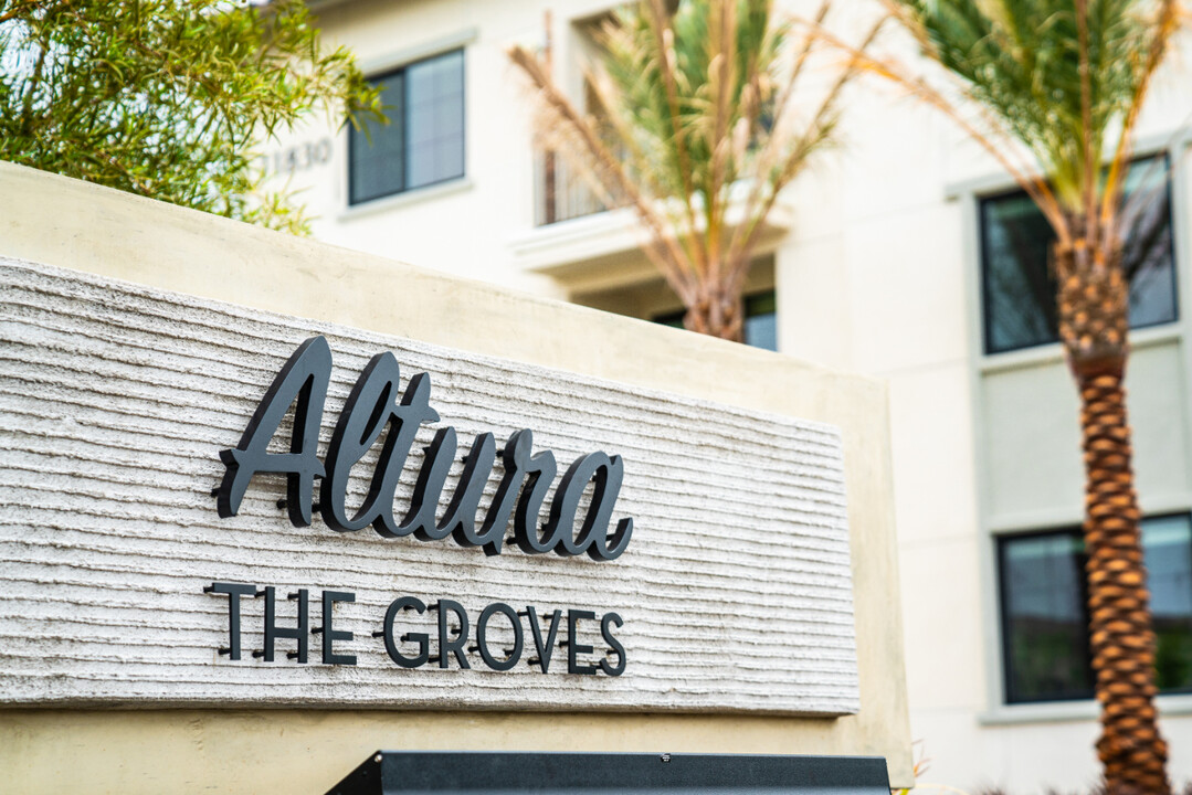 Altura at the Groves in Whittier, CA - Foto de edificio