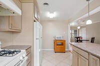 5232 Mimosa Dr in Bellaire, TX - Foto de edificio - Building Photo