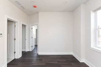 4365 N Elston Ave in Chicago, IL - Building Photo - Building Photo