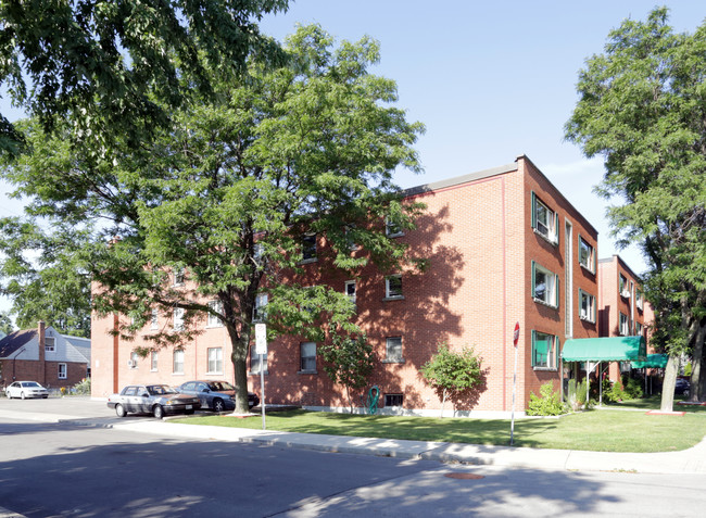 Dakotas in Hamilton, ON - Building Photo - Primary Photo