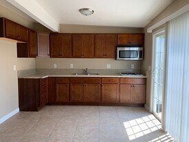 2392 Lemon Ave in Signal Hill, CA - Building Photo