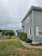 37 Pleasant St in West Warwick, RI - Foto de edificio - Building Photo