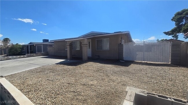 4533 W Desert Inn Rd in Las Vegas, NV - Building Photo - Building Photo