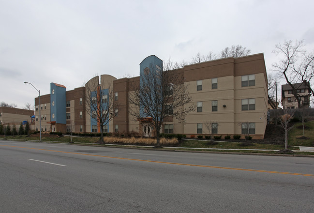 Parkway Apartments in Kansas City, MO - Building Photo - Building Photo