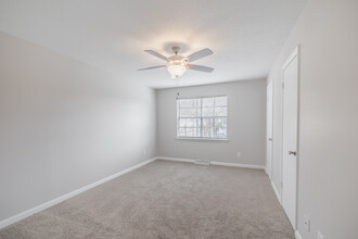 Oakleaf Townhomes in Mount Pleasant, SC - Building Photo - Interior Photo