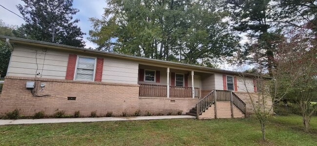 property at 108 Brookwood Dr NE