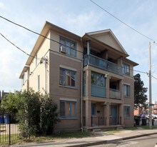 Carling Irene in Toronto, ON - Building Photo