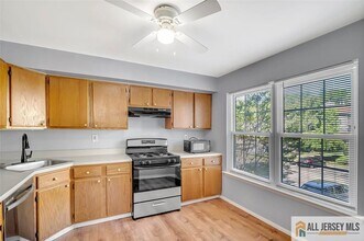 6092 Cedar Ct in Monmouth Junction, NJ - Building Photo - Building Photo