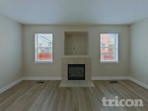 11893 Dunhill Rd in Eden Prairie, MN - Foto de edificio - Building Photo