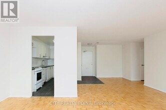 6200-6200 Bathurst St in Toronto, ON - Building Photo - Building Photo