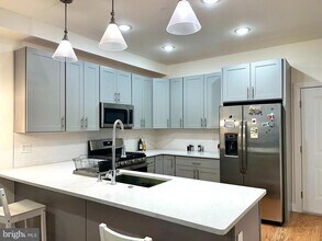 512 W Montgomery Ave in Philadelphia, PA - Building Photo - Building Photo