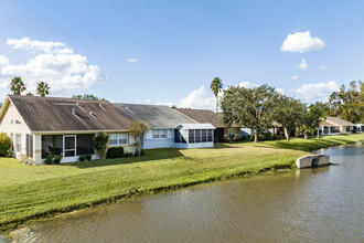 Siena Cove in Wesley Chapel, FL - Building Photo - Building Photo