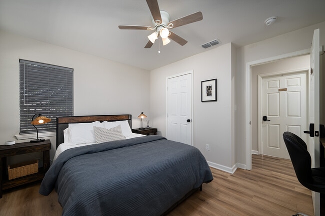 1528 E Devine St in Tyler, TX - Building Photo - Building Photo