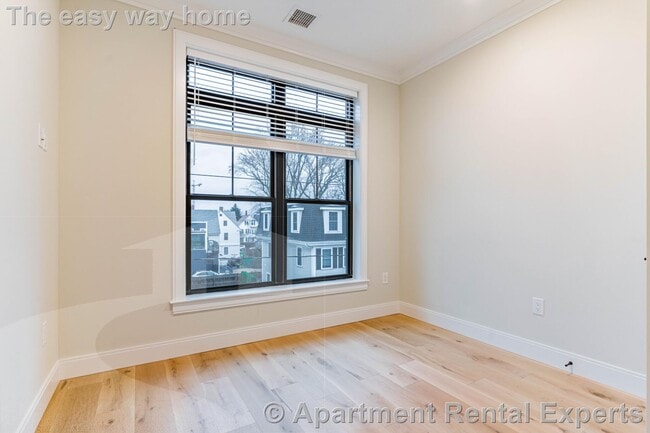 157 Everett St in Boston, MA - Building Photo - Building Photo