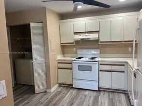 3655 NW 94th Ave in Sunrise, FL - Building Photo - Building Photo