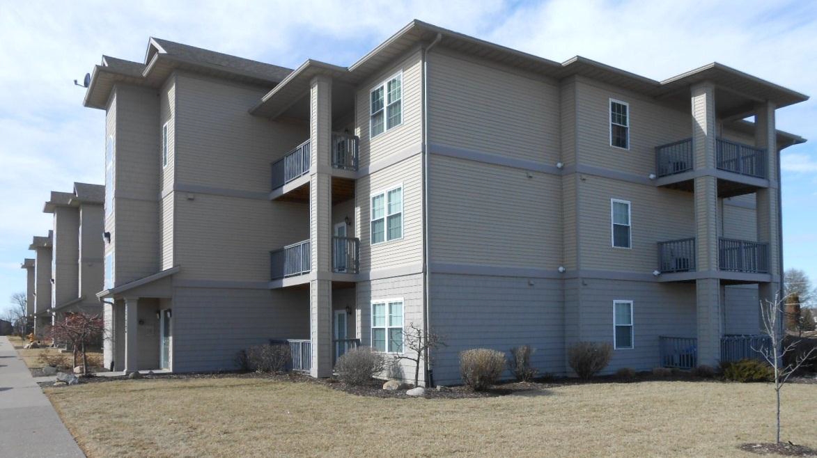 1702 Eagles Crest Ave in Davenport, IA - Foto de edificio