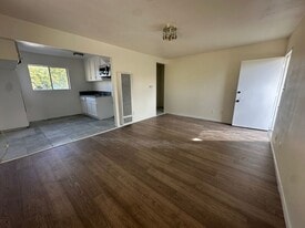 1165 E 42nd Pl. in Los Angeles, CA - Building Photo