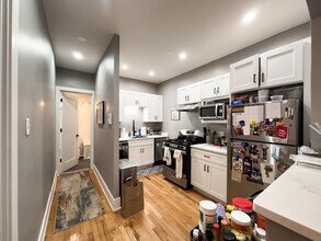 441 W Melrose St, Unit A2 in Chicago, IL - Foto de edificio - Building Photo