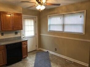 8401 Cloverport Dr in Louisville, KY - Building Photo - Building Photo