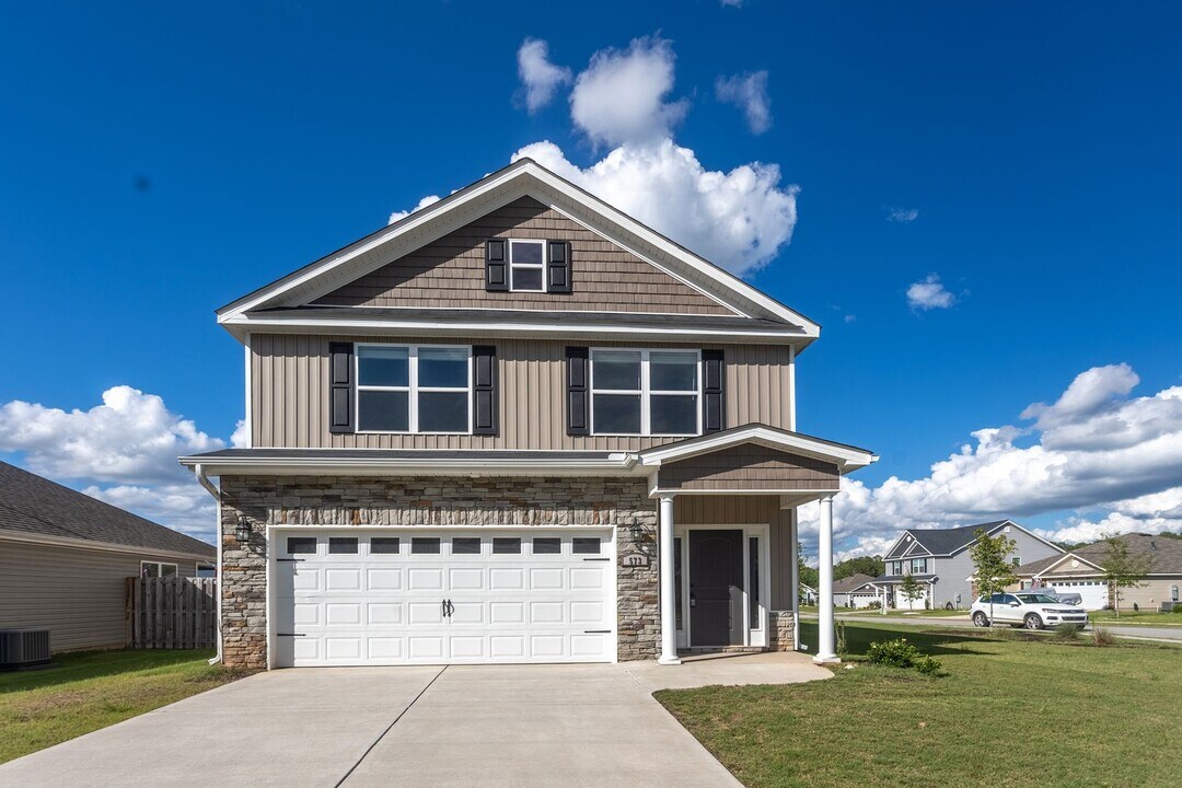 573 Schaver Lp in Aiken, SC - Building Photo