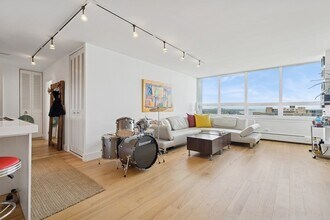 6171 N Sheridan Rd, Unit 2809 in Chicago, IL - Building Photo - Building Photo