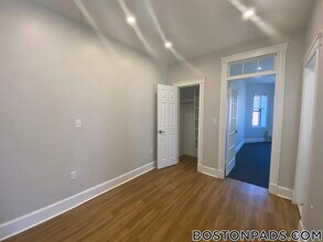 829 Beacon St, Unit 5B in Boston, MA - Building Photo - Building Photo