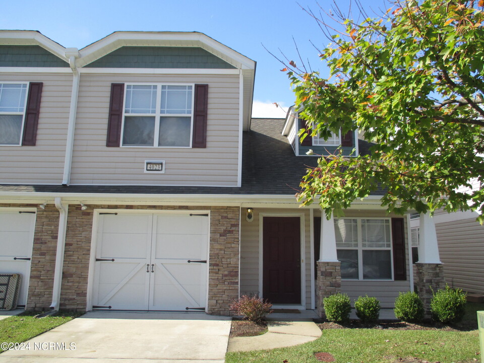 4023 Arbor Green Way in New Bern, NC - Building Photo