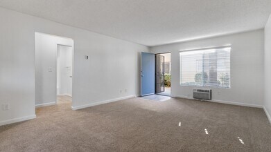 441 Dominguez Way in El Cajon, CA - Building Photo - Building Photo