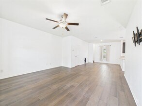 1687 Twin Estates Dr in Kyle, TX - Building Photo - Building Photo