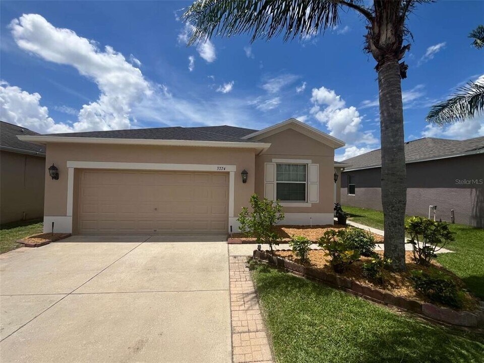 3774 Hampton Hills Dr in Lakeland, FL - Building Photo