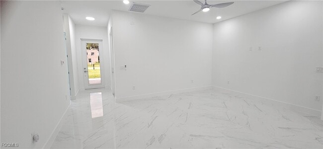 929 Eisenhower Blvd in Lehigh Acres, FL - Building Photo - Building Photo