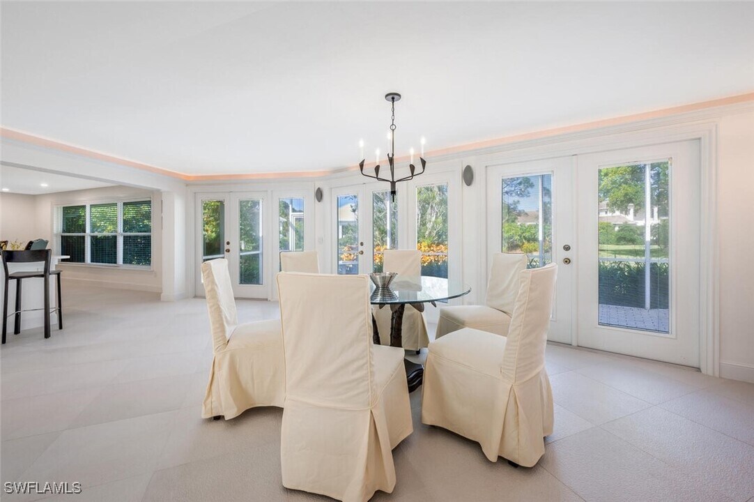 735 Parkview Ln in Naples, FL - Building Photo