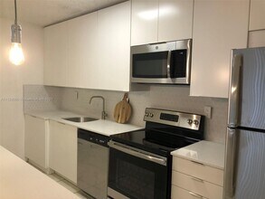 4240 NW 79th Ave in Doral, FL - Building Photo - Building Photo