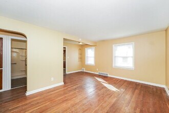 3989 E 177th St in Cleveland, OH - Building Photo - Building Photo