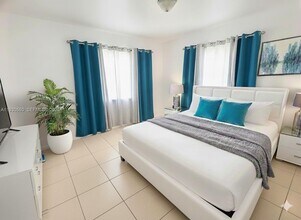 3041 NW 52nd St in Miami, FL - Building Photo - Building Photo