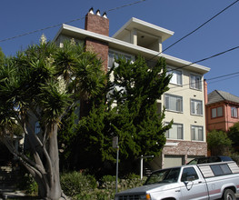 Manhattan Manor in Oakland, CA - Building Photo - Building Photo