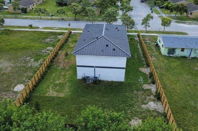 722 NW 6th Ct in Florida City, FL - Building Photo - Building Photo