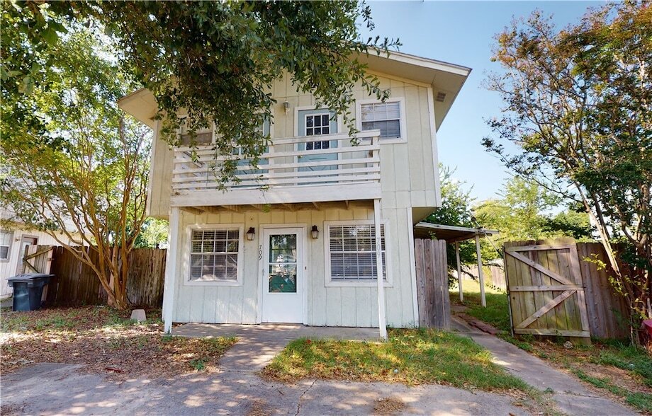 709 Swiss Ct in College Station, TX - Building Photo