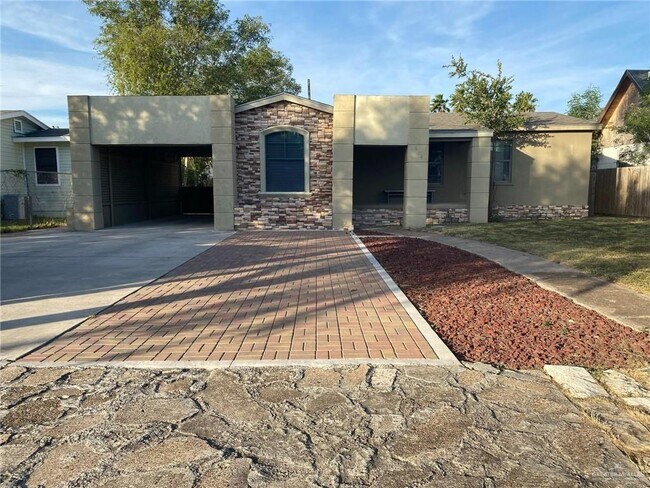 604 W Hackberry Ave