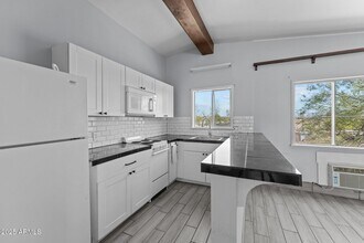 692 W Wickenburg Way in Wickenburg, AZ - Building Photo - Building Photo