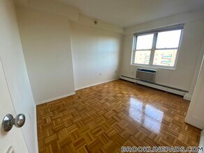 185 Freeman St in Brookline, MA - Building Photo - Building Photo