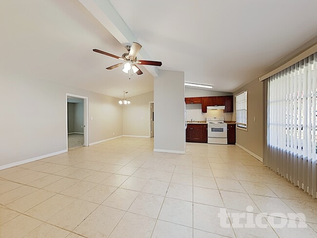 514 Calhoun Ave in Seffner, FL - Foto de edificio - Building Photo