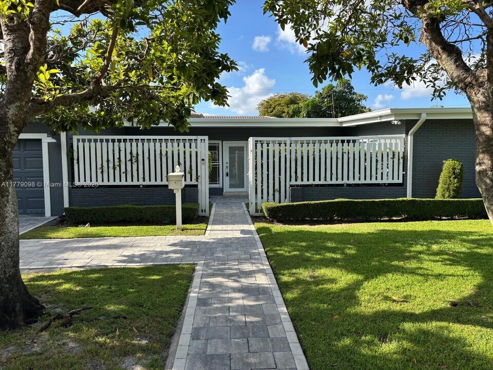 1951 NE 185th Terrace in North Miami Beach, FL - Building Photo