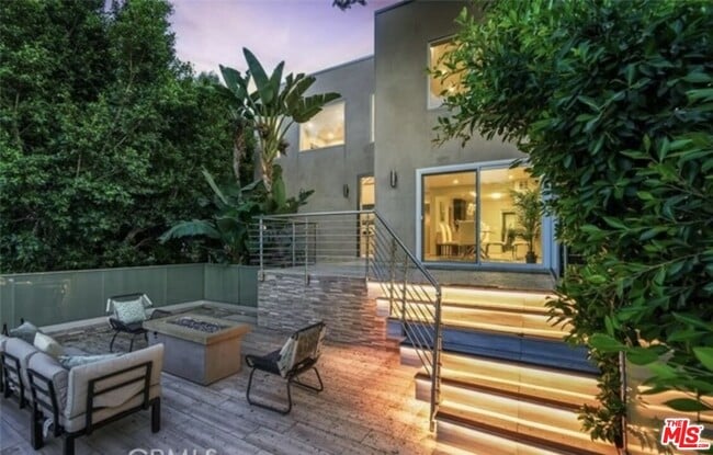 property at 3943 Fredonia Dr